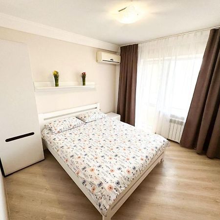 Artal Apartment On Obolonskyi Avenue 16A Kiev Exterior foto