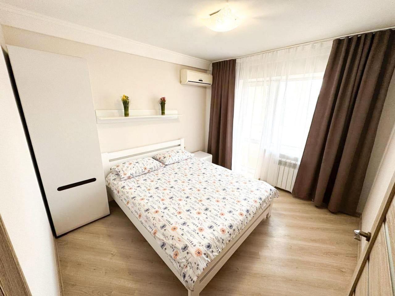 Artal Apartment On Obolonskyi Avenue 16A Kiev Exterior foto